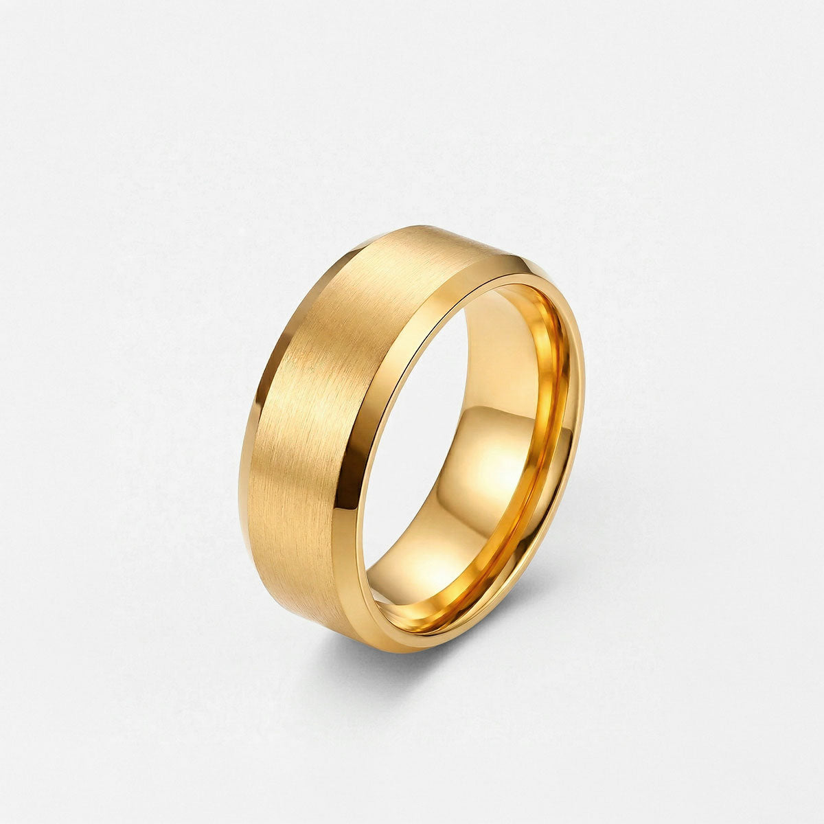 Anillo de titanio para mujer con acabado mate cepillado y bordes pulidos, enchapado en oro dorado de 18k - código 5350