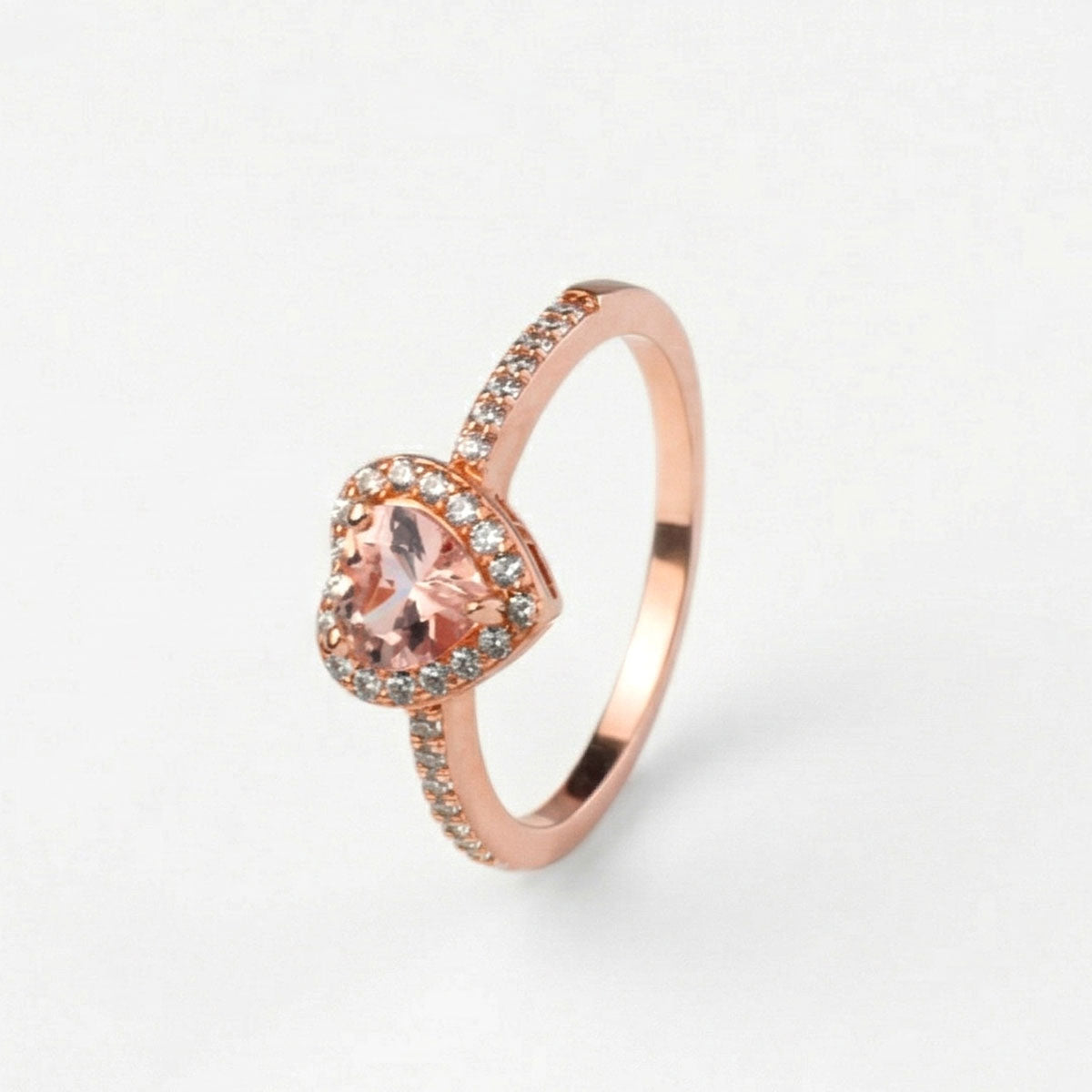 Anillo de compromiso de plata ley 925 enchapado en oro 18K en color oro rosa, sobre fondo blanco - producto de Joyería Monael