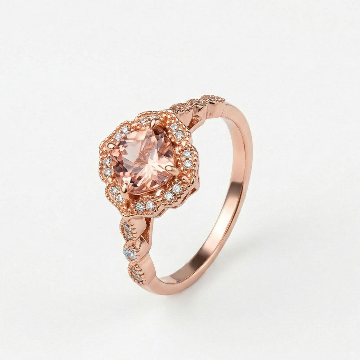 Anillo de compromiso de plata ley 925 enchapado en oro 18K de color oro rosa, sobre fondo blanco - producto de Joyería Monael