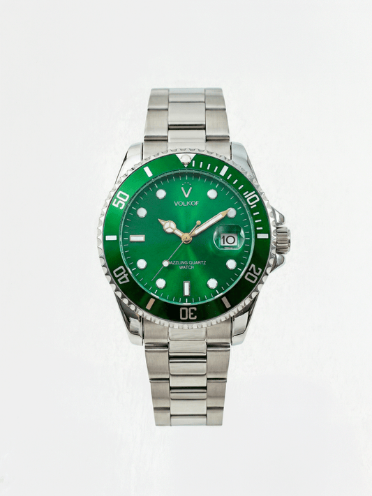 Reloj analógico para hombre de la colección Luxury con caja y correa de acero inoxidable plateado, esfera y bisel giratorio en color verde esmeralda brillante, indicador de fecha y agujas luminiscentes.